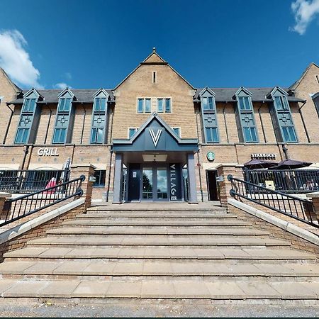Village Hotel Leeds North Esterno foto