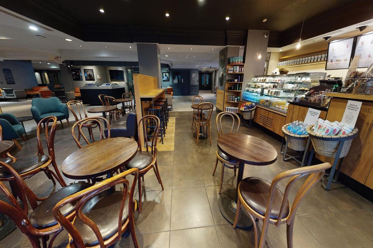 Village Hotel Leeds North Esterno foto