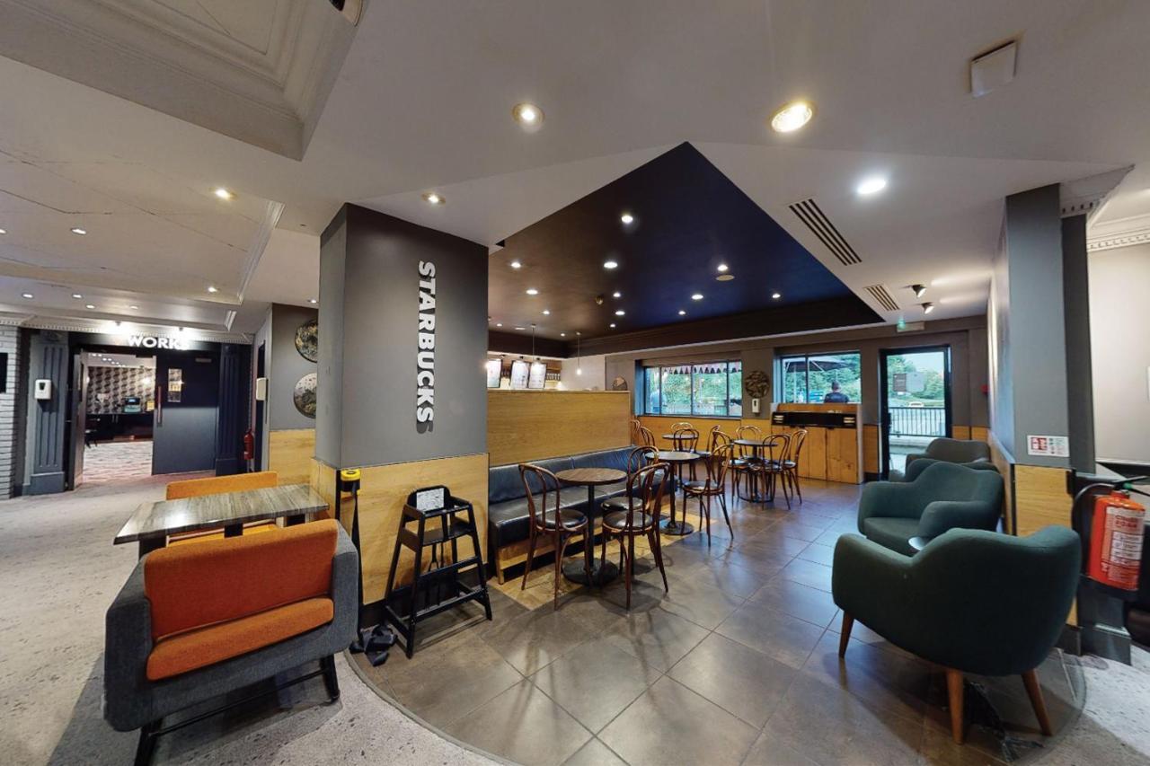 Village Hotel Leeds North Esterno foto
