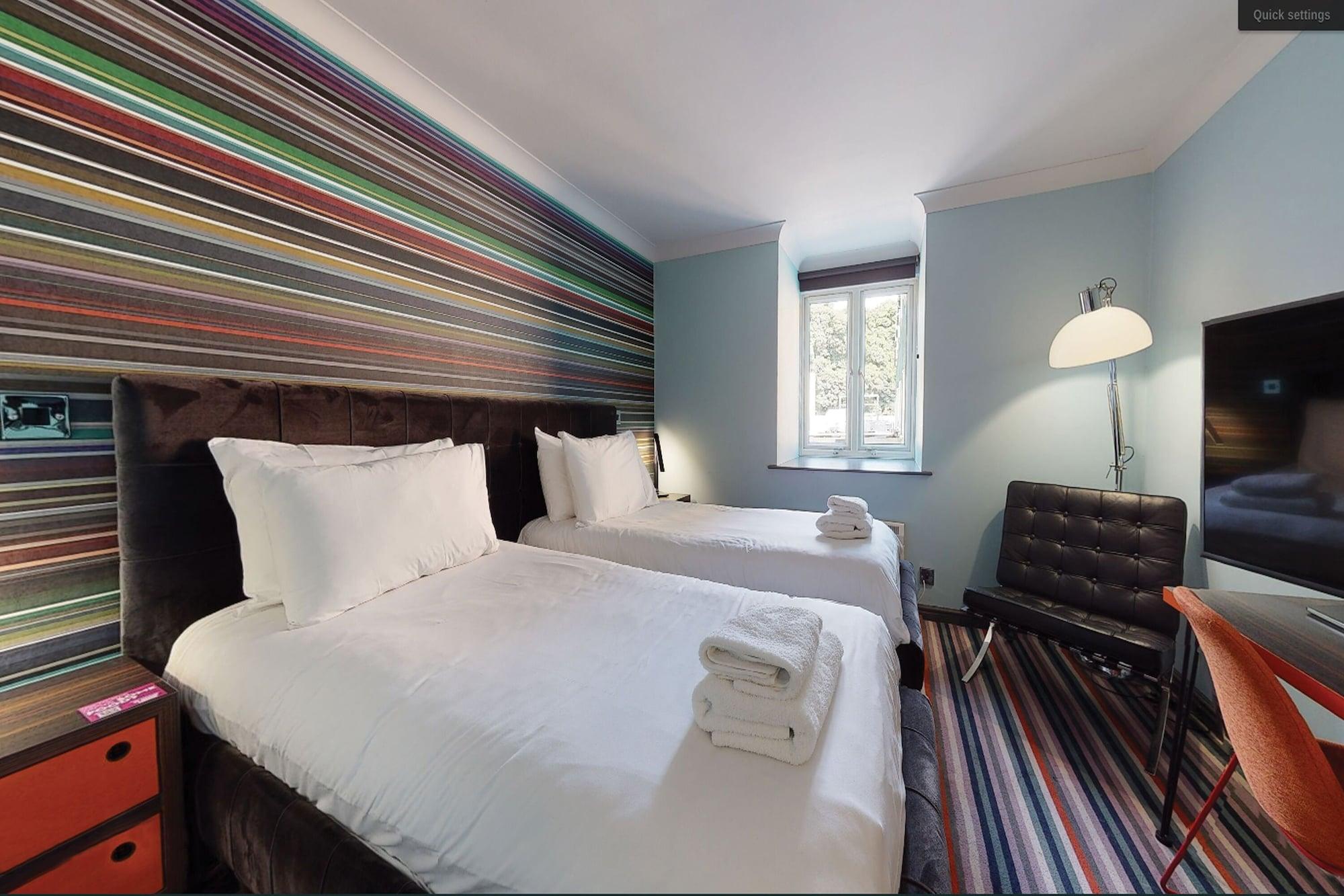 Village Hotel Leeds North Esterno foto