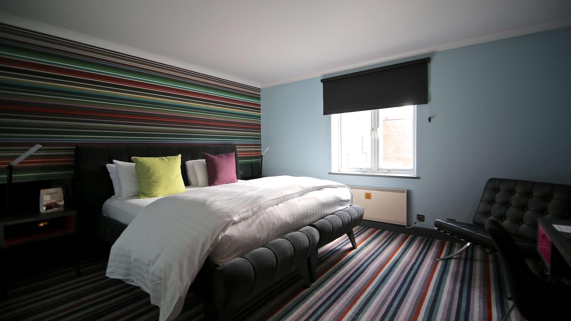 Village Hotel Leeds North Esterno foto