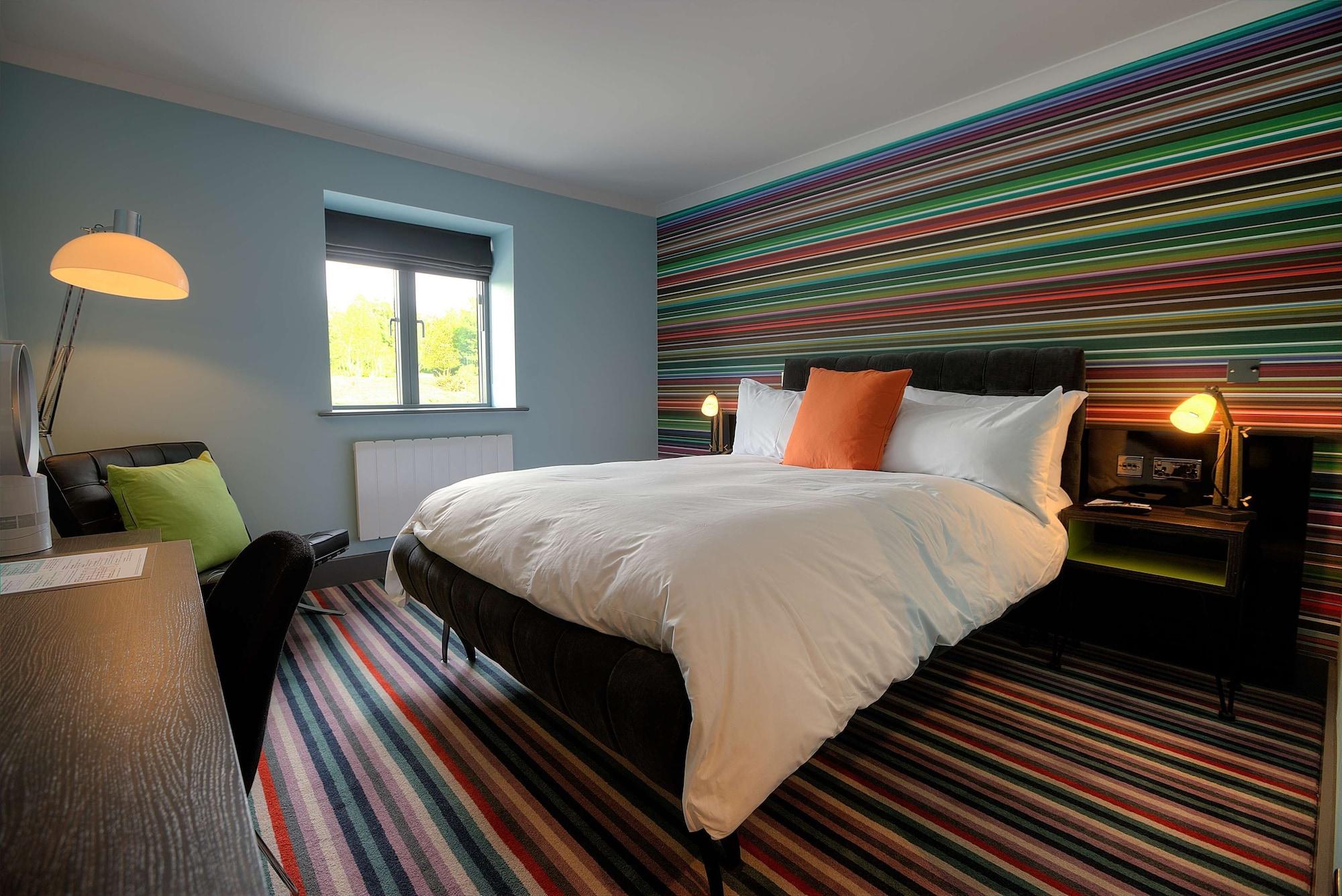 Village Hotel Leeds North Esterno foto