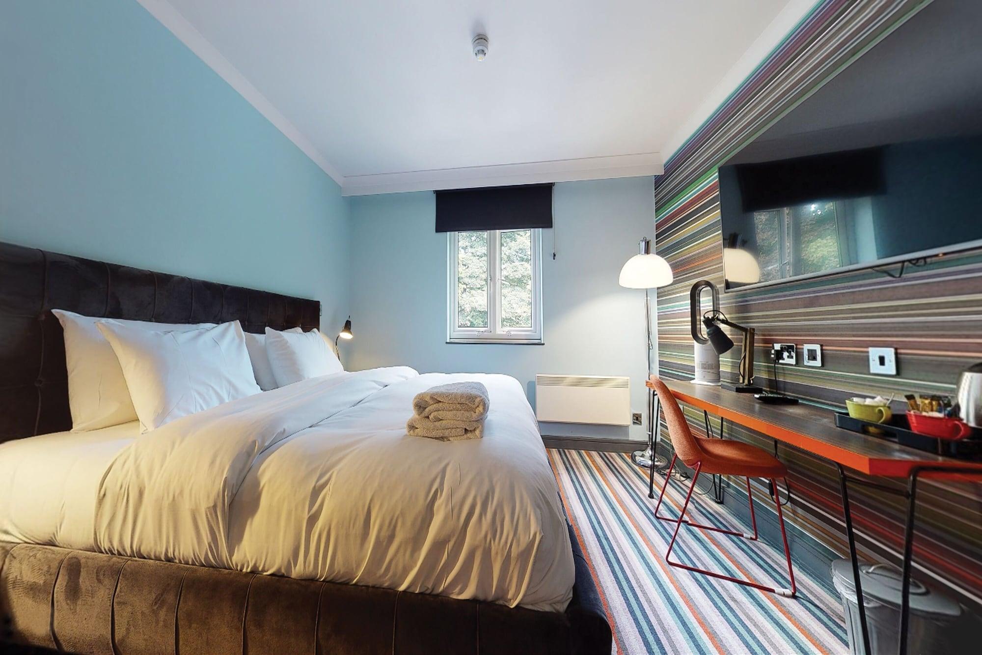 Village Hotel Leeds North Esterno foto