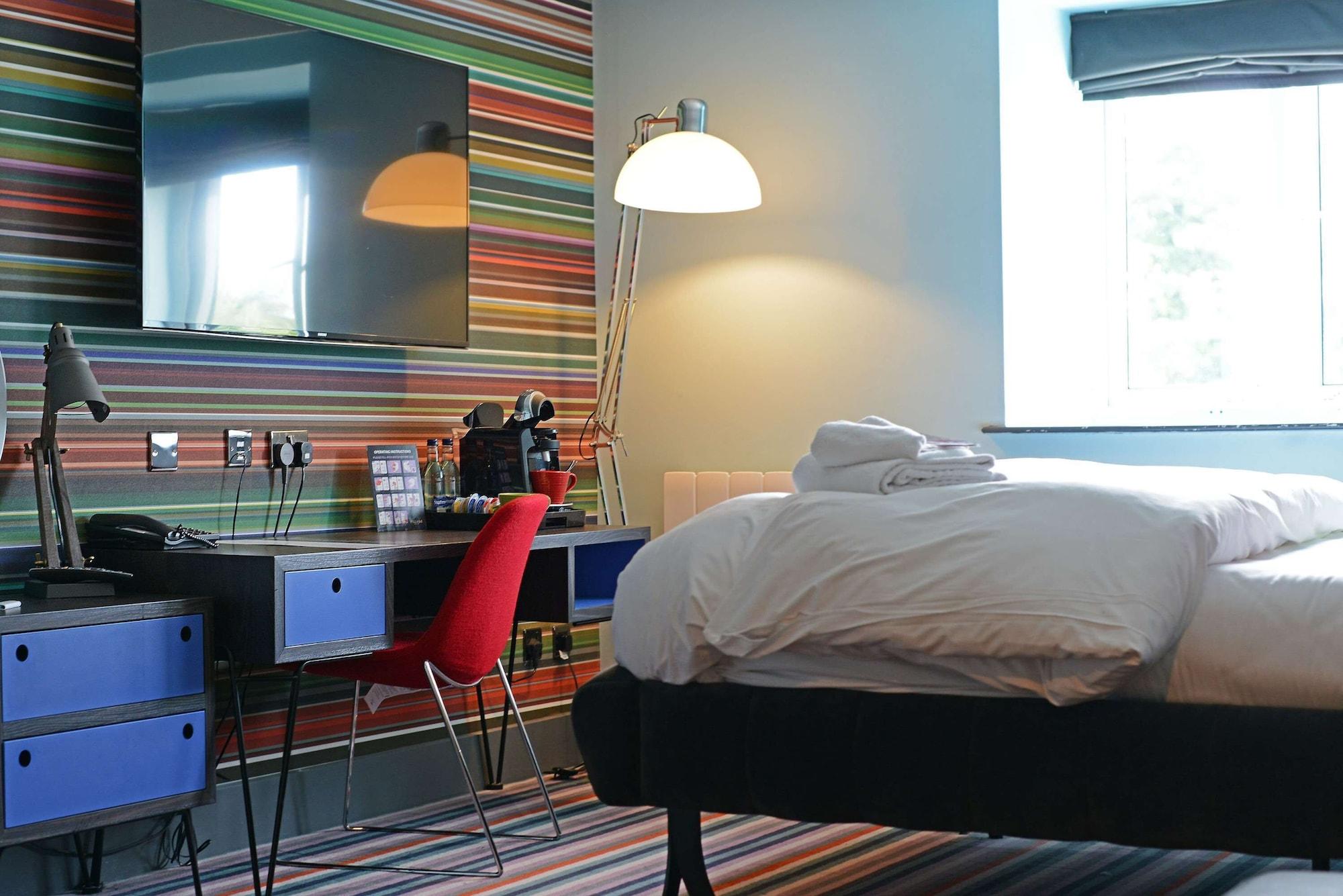 Village Hotel Leeds North Esterno foto