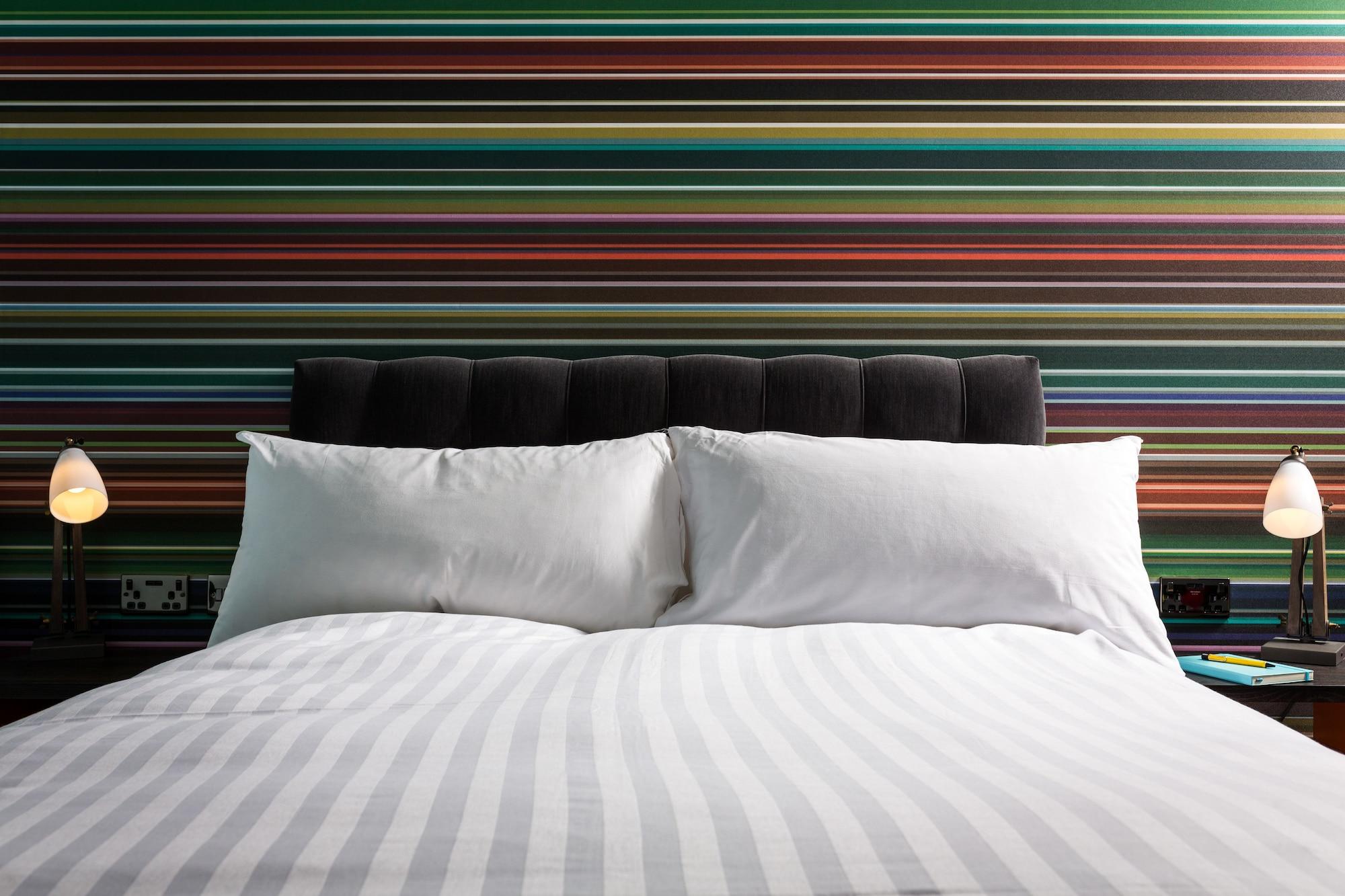Village Hotel Leeds North Esterno foto