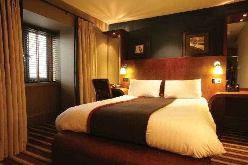 Village Hotel Leeds North Esterno foto