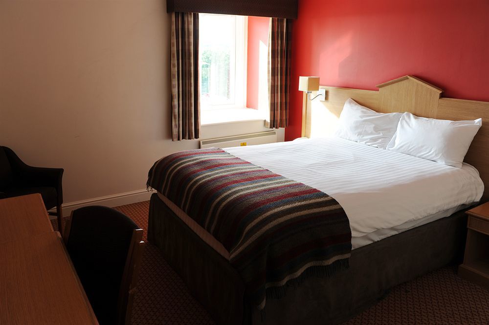 Village Hotel Leeds North Esterno foto